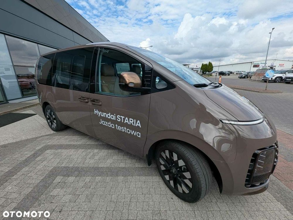 Hyundai Staria - 12