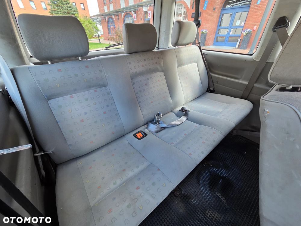 Volkswagen Caravelle - 26