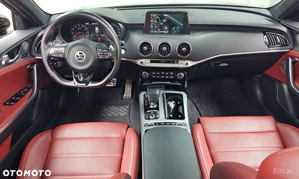 Kia Stinger - 10