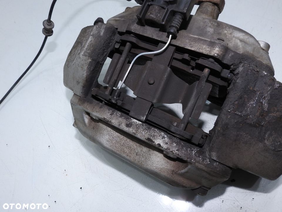 ZACISK HAMULCOWY PRAWY PRZÓD MERCEDES ML W163 5.0 - 9