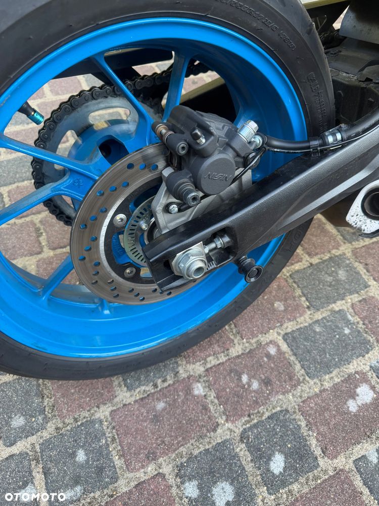 Suzuki GSX - 19