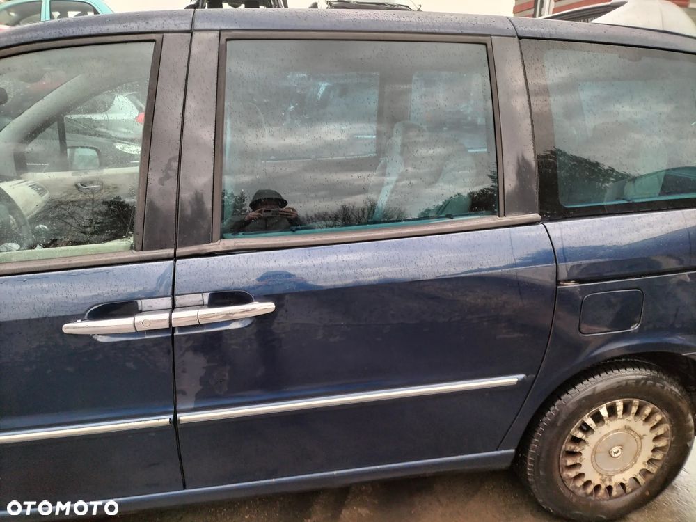 ZDERZAK TYŁ TYLNY POD CZUJNIKI PARKOWANIA LANCIA PHEDRA 02-10r KOD LAK. KMPD - 12