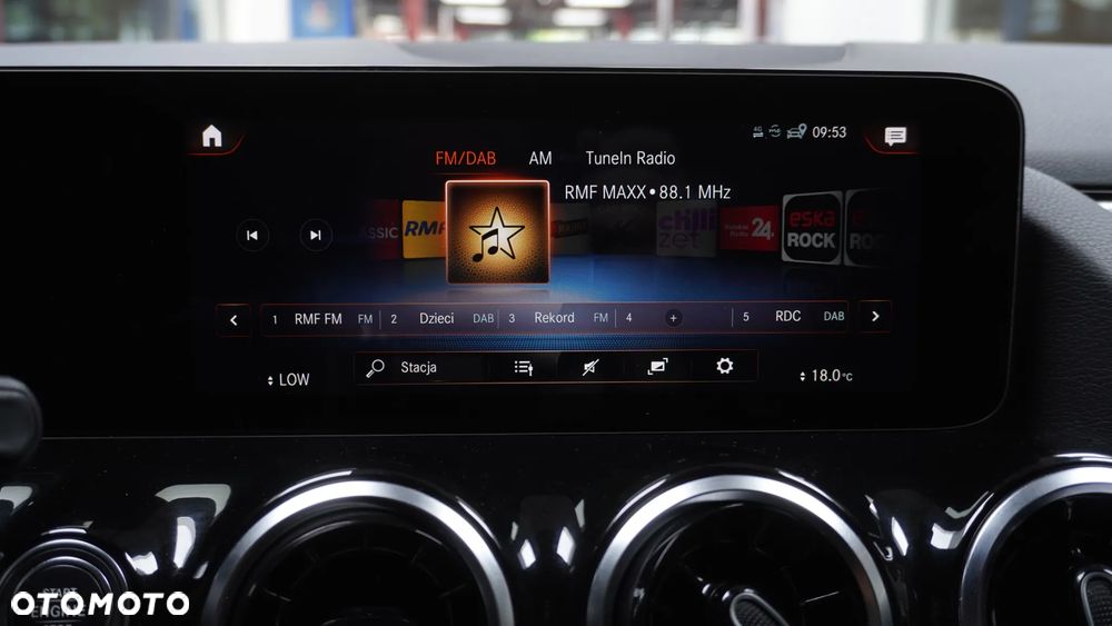 Mercedes-Benz GLA 180 - 25
