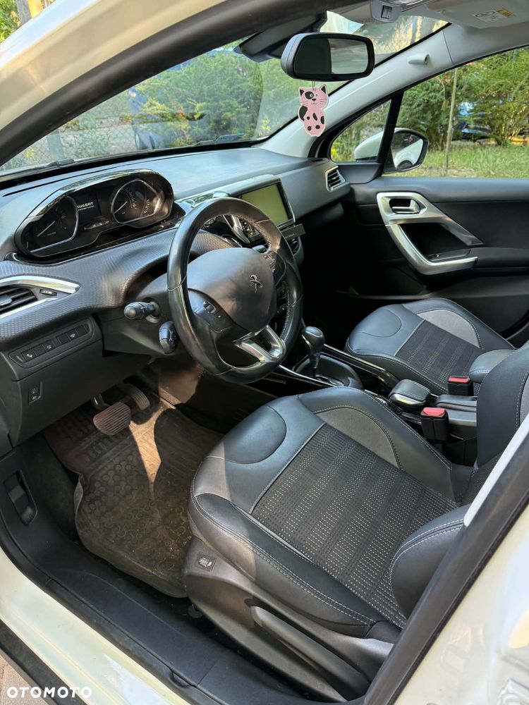 Peugeot 2008 1.2 Pure Tech Allure S&S EAT6 - 9