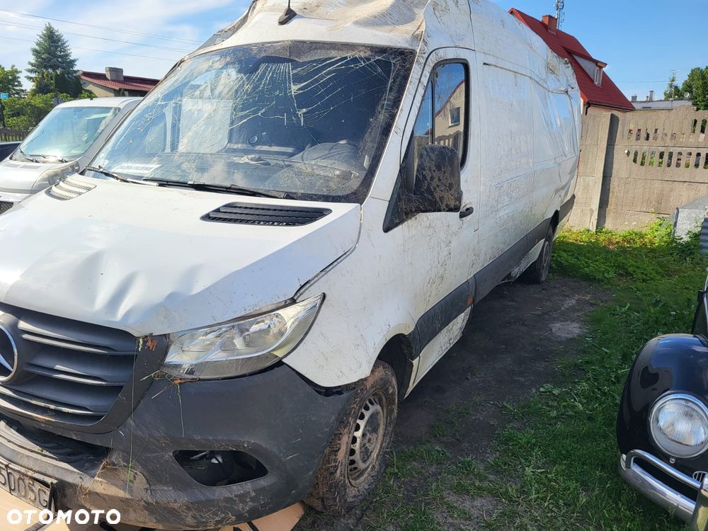 Mercedes-Benz Sprinter - 2