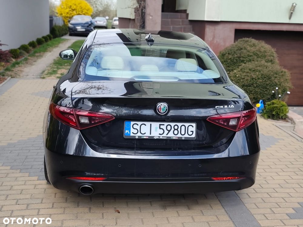 Alfa Romeo Giulia 2.0 Turbo Business - 4