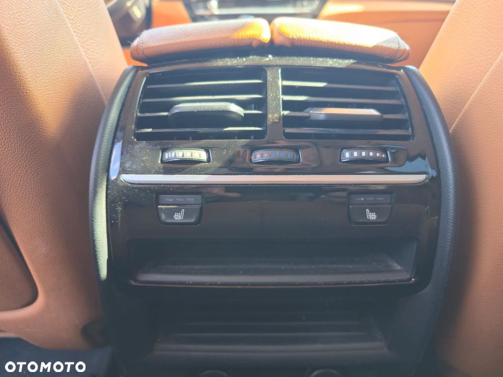 BMW Seria 5 530d xDrive Luxury Line sport - 11