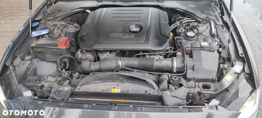 Jaguar XE 2.0 D R-Sport - 8