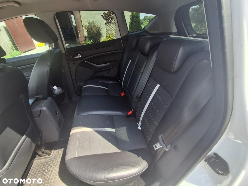 Ford Kuga 2.0 TDCi 4x4 Titanium - 12