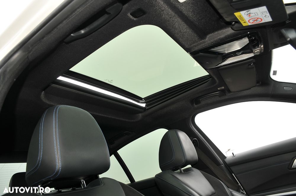 BMW Seria 3 330e Aut. M Sport - 33