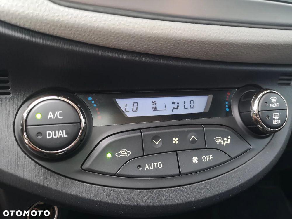 Toyota Yaris Hybrid 100 Premium - 21