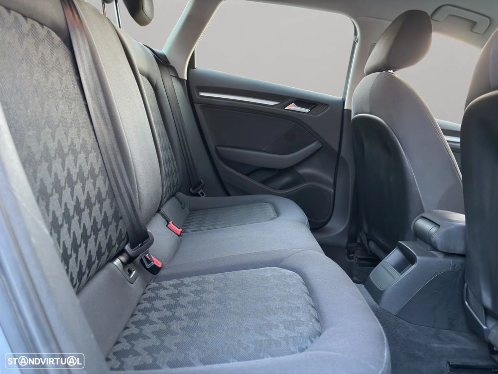 Audi A3 Sportback 1.6 TDI Attraction Ultra - 19