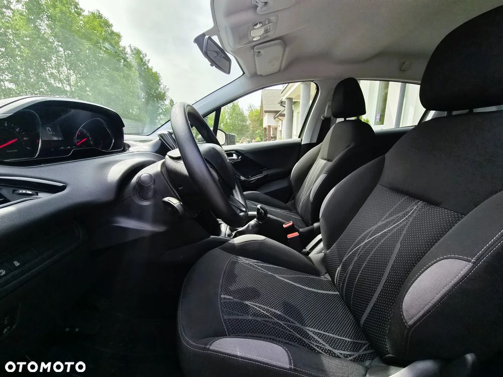 Peugeot 208 - 34