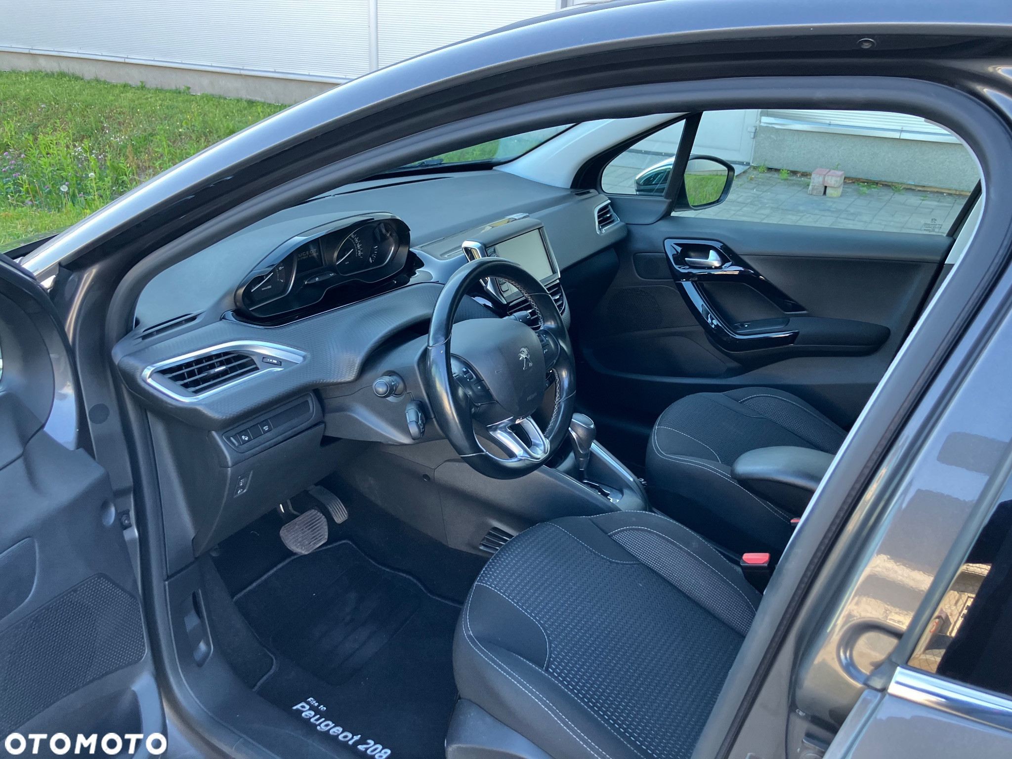 Peugeot 208 1.2 PureTech Allure S&S EAT6 - 7