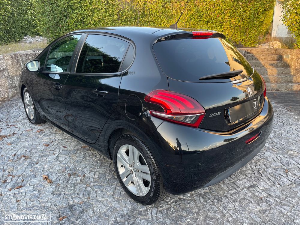 Peugeot 208 - 4