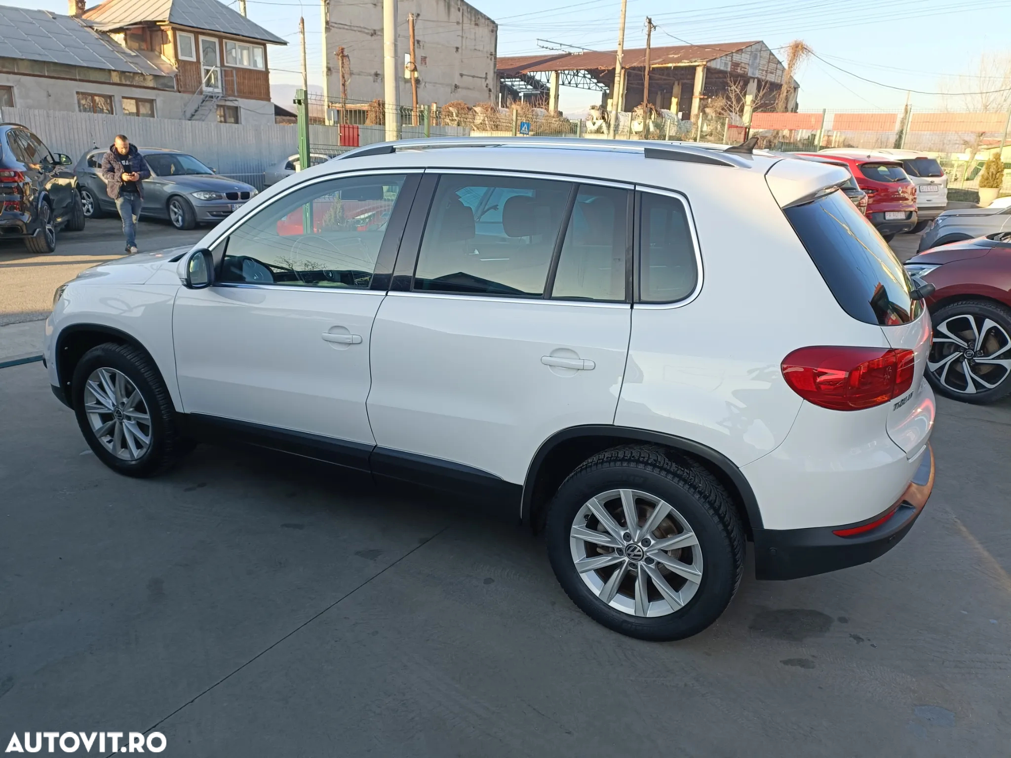 Volkswagen Tiguan 2.0 TDI DPF 4Motion BlueMotion Technology DSG Exclusive - 4