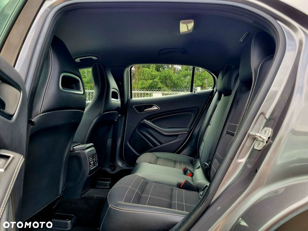 Mercedes-Benz GLA 250 7G-DCT Style - 11