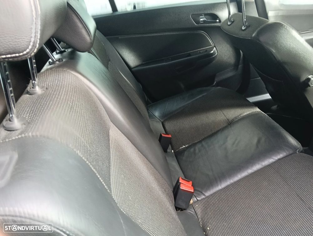 Opel Astra Caravan 1.9 CDTi Cosmo - 21