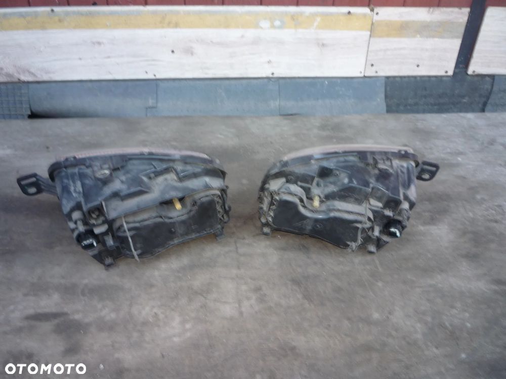 FIAT PANDA II LAMPA PRZEDNIA LEWA LUB PRAWA BIAŁA WTYCZKA - 2