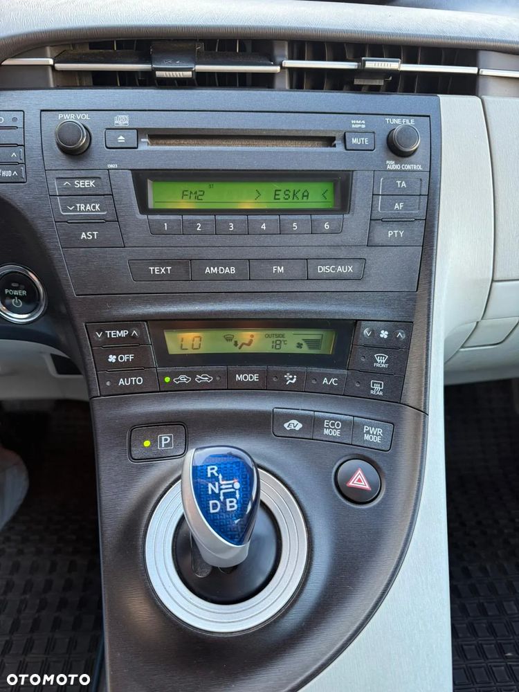 Toyota Prius (Hybrid) - 14