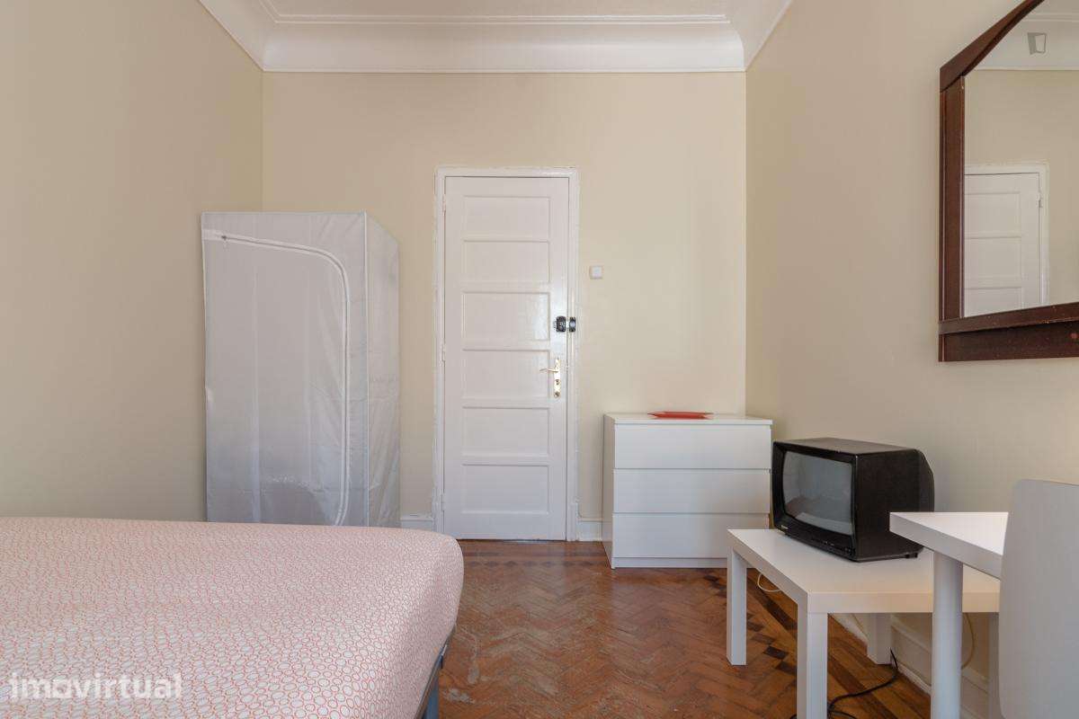 Quarto - localizado em Intendente Lisbon - Grande imagem: 3/20