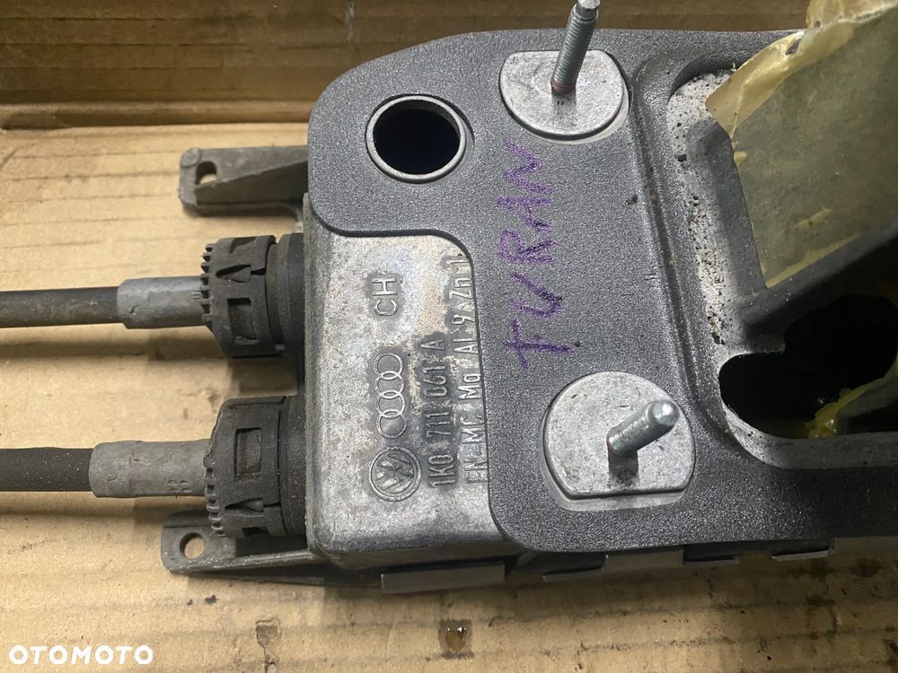 MIESZEK DŻWIGNIA LEWAREK ZMIANY BIEGÓW VOLKSWAGEN TOURAN I 1K0711061A - 4