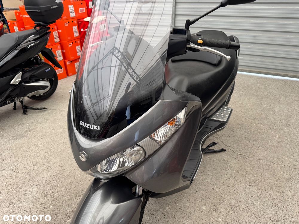Suzuki Burgman - 17
