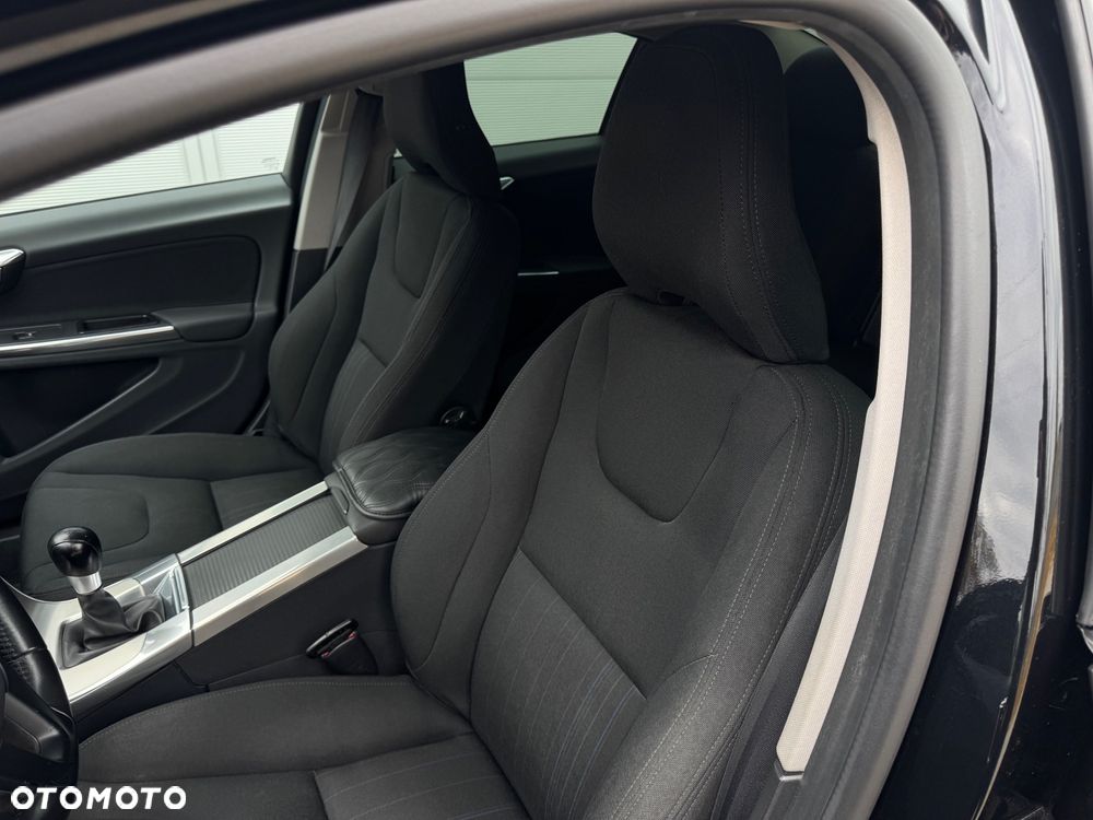 Volvo S60 D2 Momentum - 9