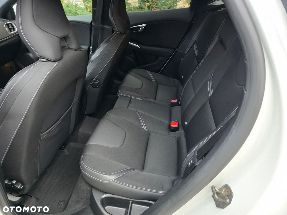 Volvo V40 D4 Geartronic RDesign - 19