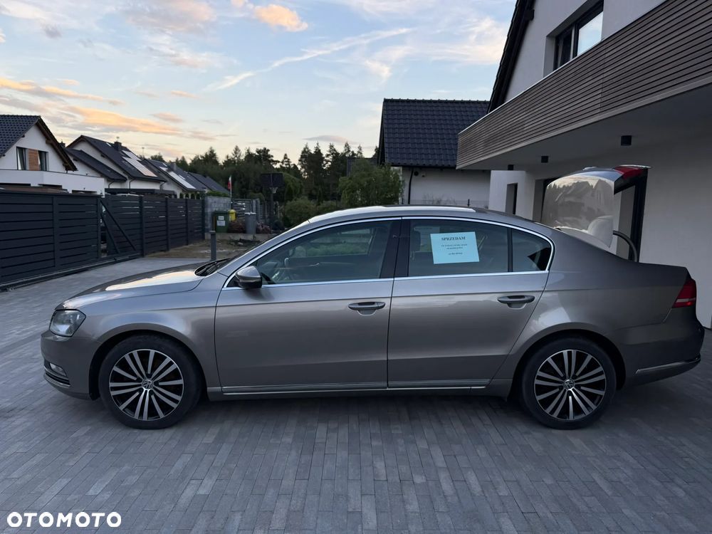 Volkswagen Passat - 1