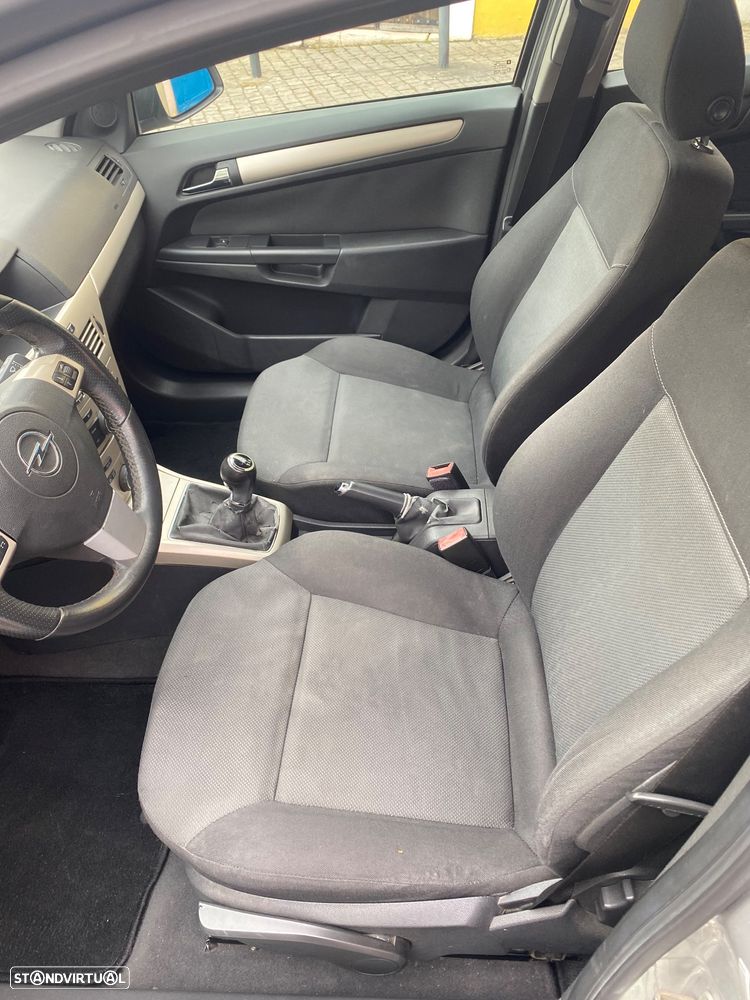 Opel Astra Caravan - 14