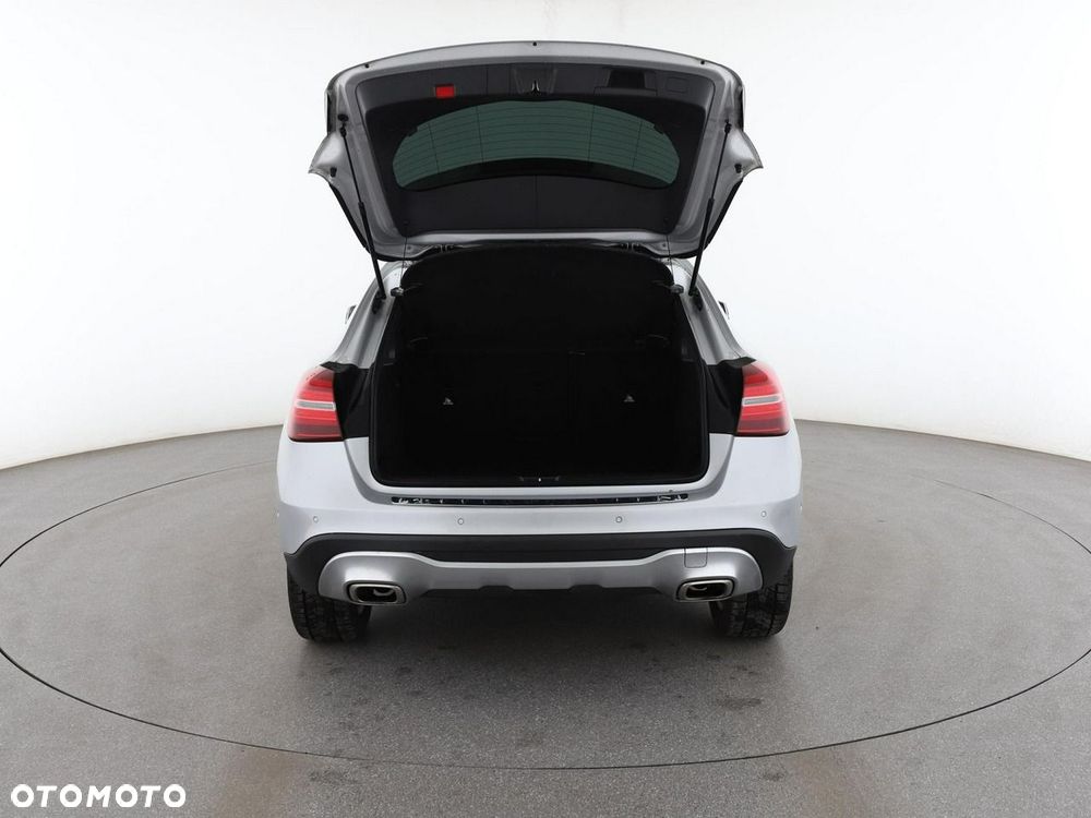 Mercedes-Benz GLA 180 Urban - 20