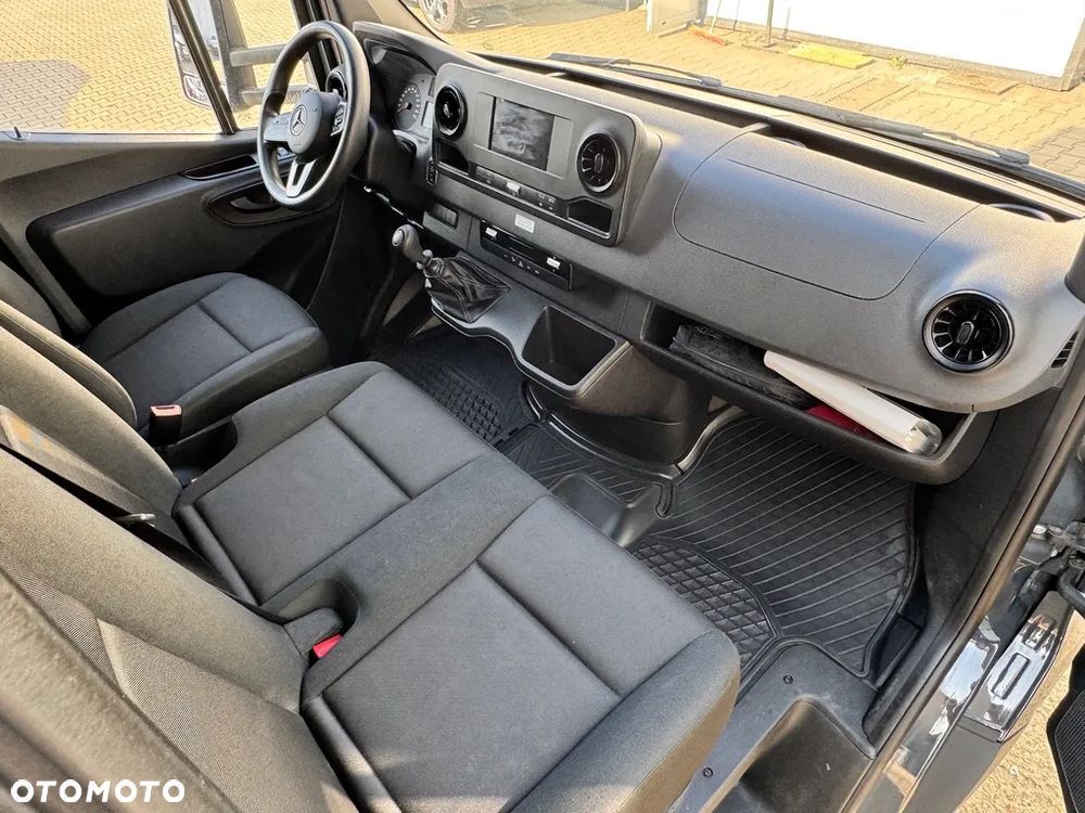 Mercedes-Benz Sprinter - 6