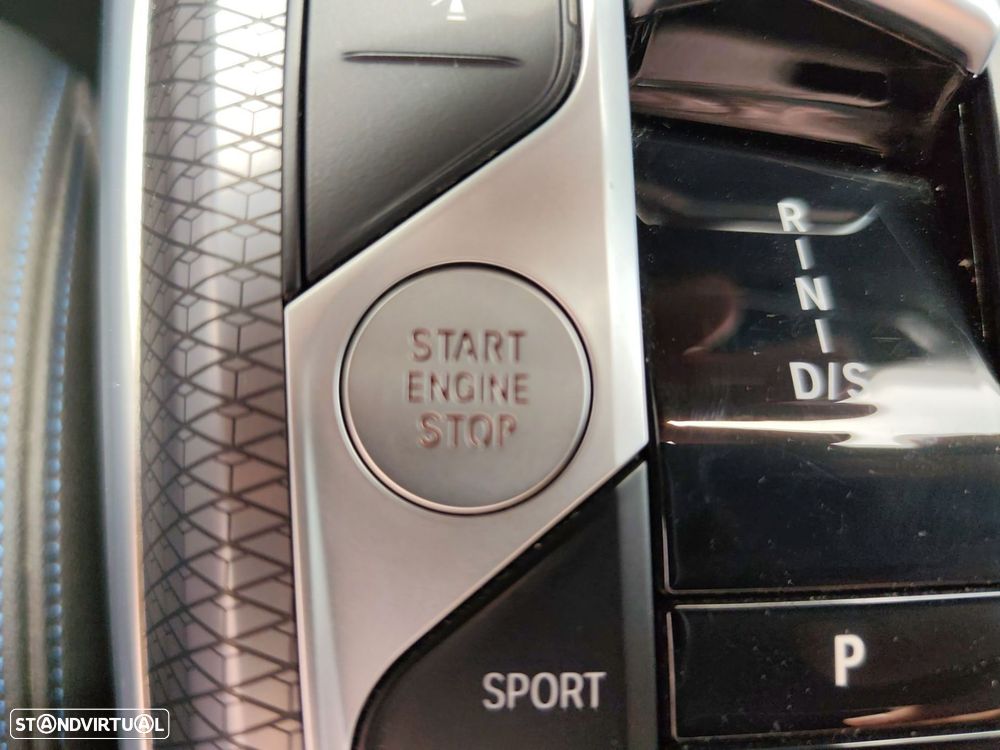BMW 320 d Pack Desportivo M Auto - 17
