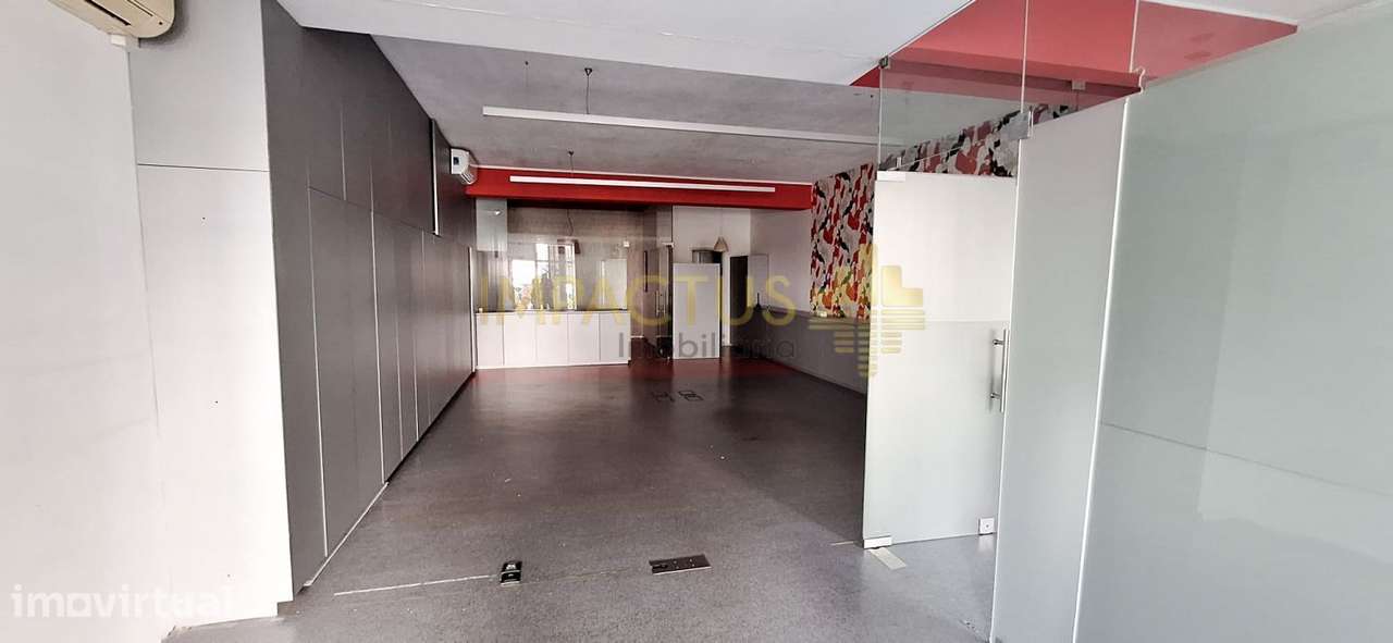 Loja no Castêlo da Maia com lugar de garagem - Grande imagem: 5/11