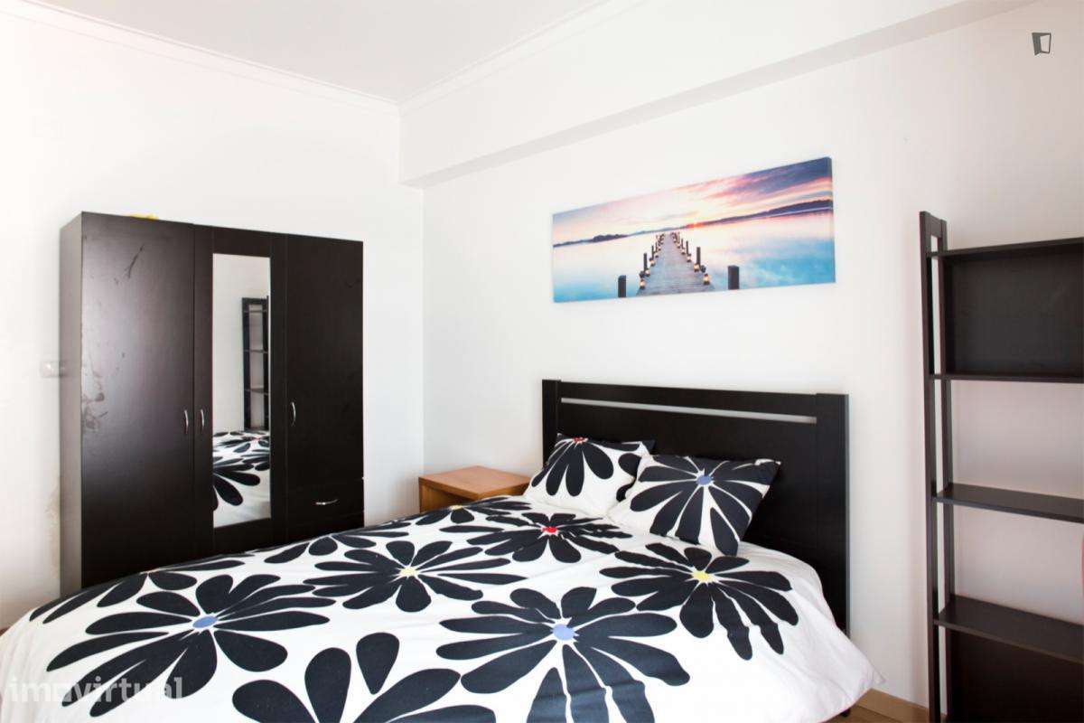 Quarto - localizado em Pontinha Lisbon - Grande imagem: 3/15