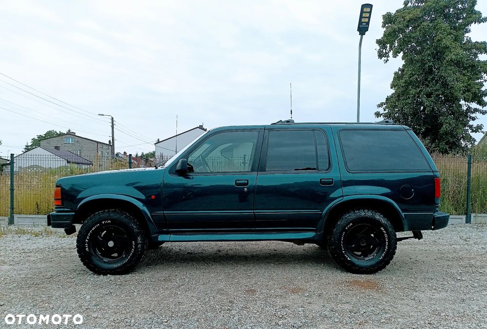 Ford Explorer Standard - 9