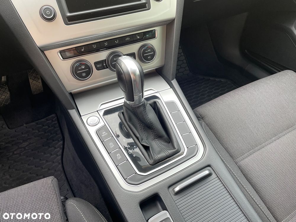 Volkswagen Passat 2.0 TDI SCR DSG Comfortline - 21