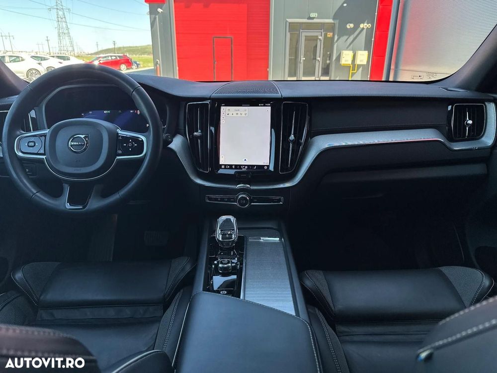 Volvo XC 60 T6 AWD Recharge Plus Dark - 24