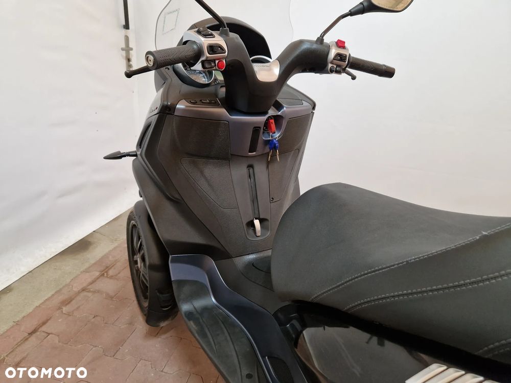 Piaggio MP-3 - 24