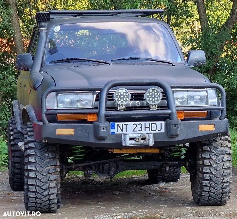 Toyota Land Cruiser - 1