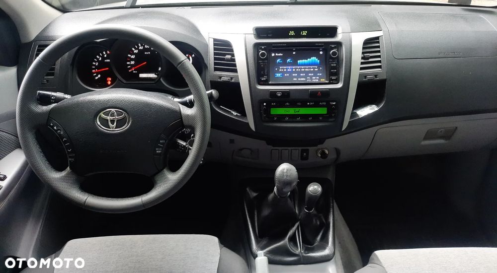Toyota Hilux 3,0 D 4x4 z napędami 4H i 4L salon PL - 19
