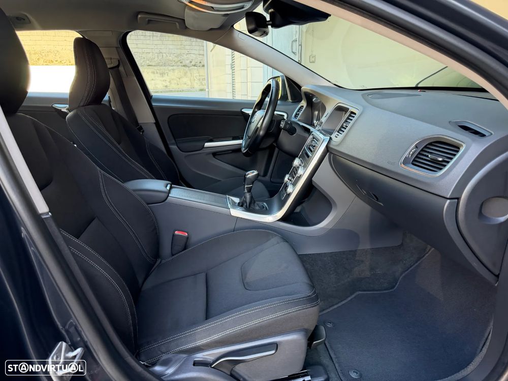 Volvo V60 2.0 D4 Momentum Eco - 16