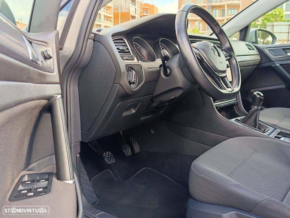 VW Golf 1.6 TDI Confortline - 20