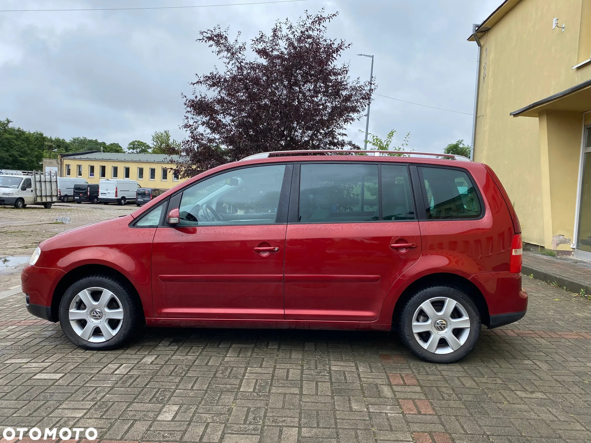 Volkswagen Touran 1.6 FSI - 11