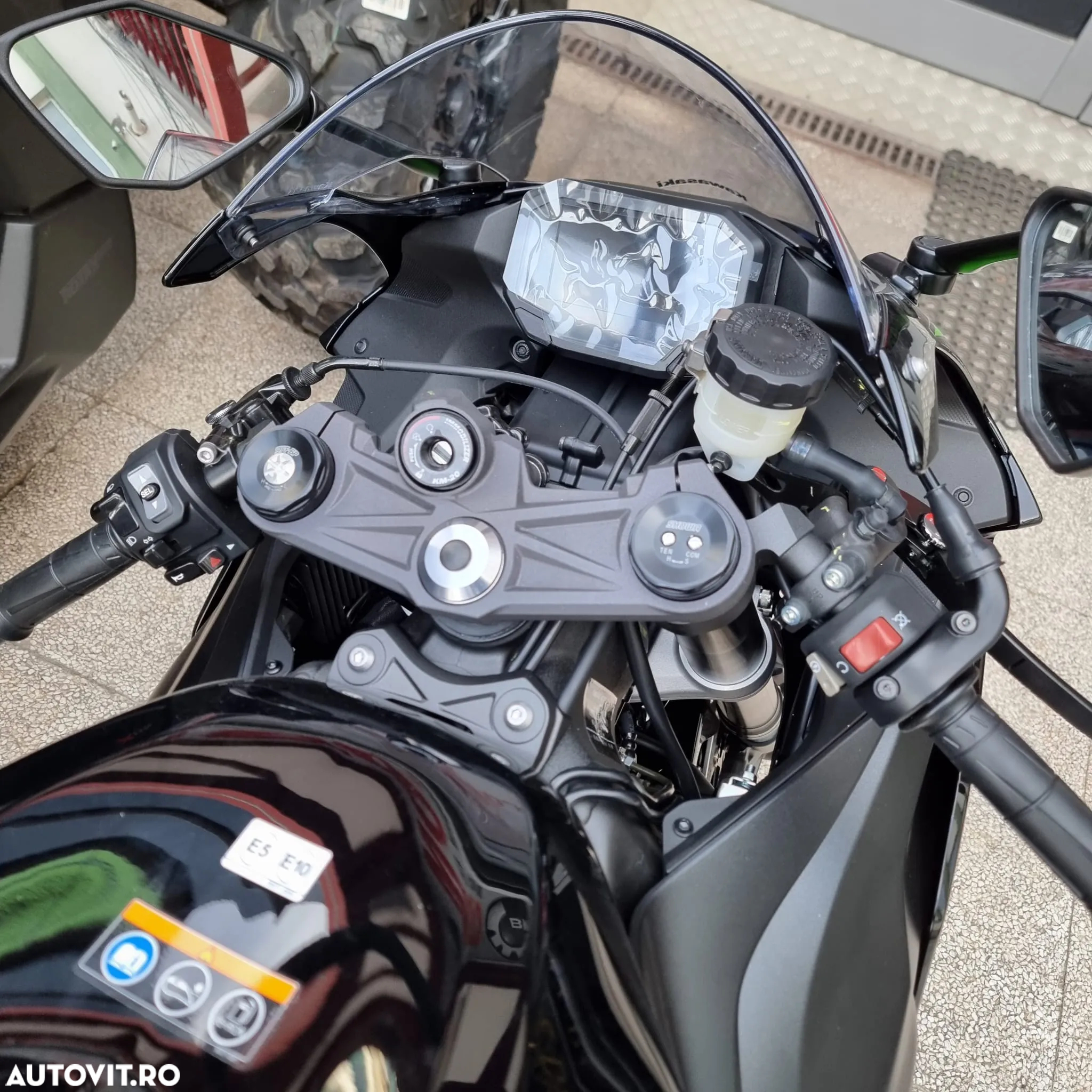 Kawasaki ZX-6R Ninja KRT Edition - 9
