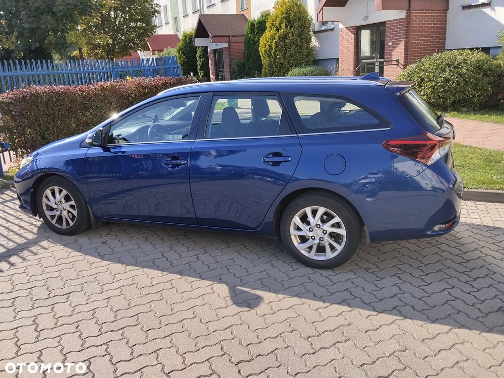 Toyota Auris 2018 photo 2