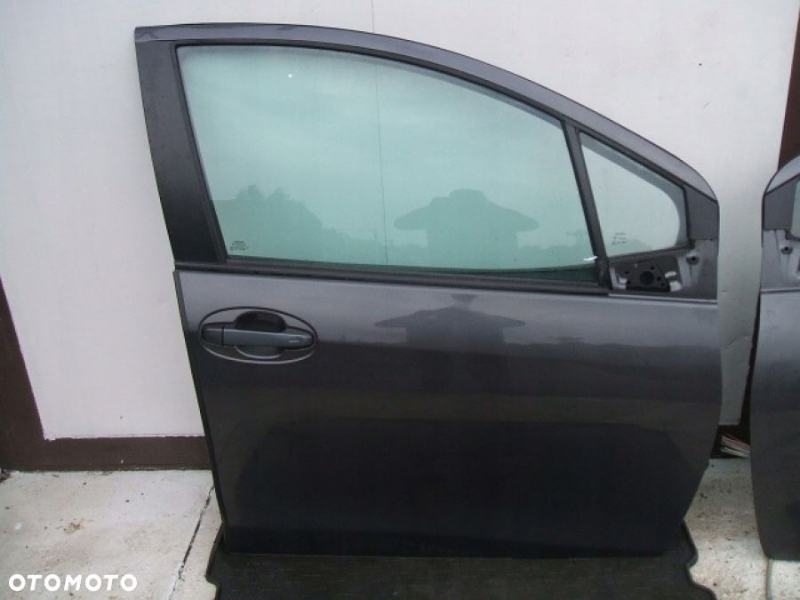 TOYOTA YARIS III DRZWI prawe tył tylne 1G3 - 4