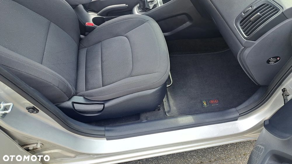 Kia Rio 1.2 Fifa World Cup Edition - 16