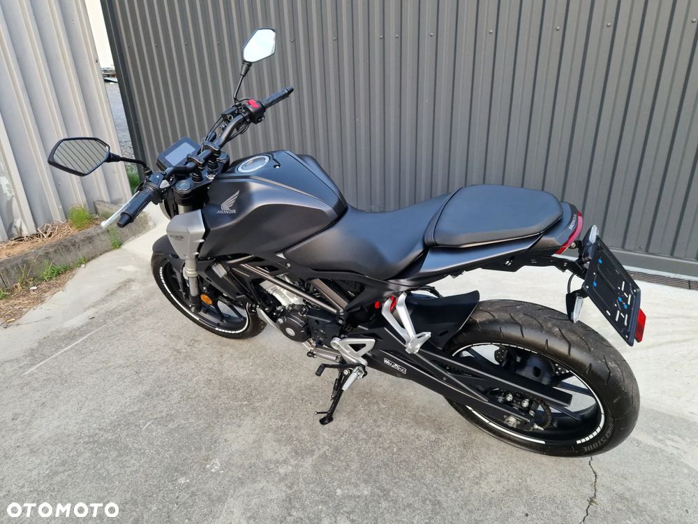 Honda CB - 12